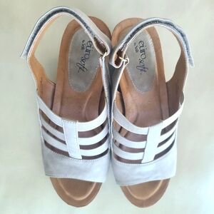 New Soffit comfy wedges, 10W